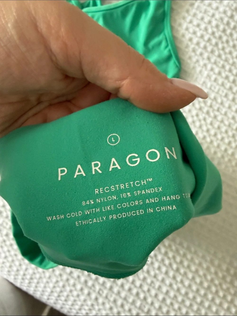 PARAGON Green V-Neck Strappy Sports Bra and High-Waist Bike Shorts - Picture 3 of 8